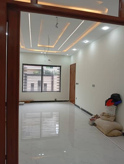 Multi garden b17 10 mrla brand new Ground portion for rent block c near to the merkaz owner says next shift