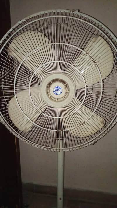 PEDESTAL FAN.  FOR SALE.