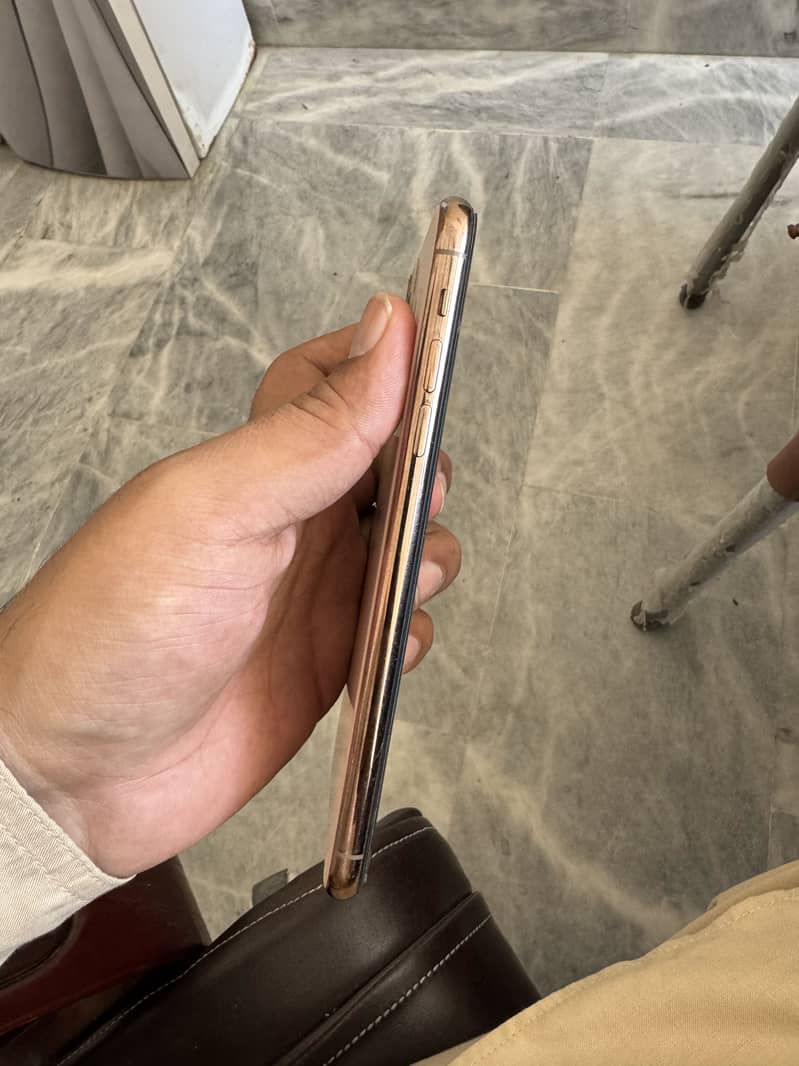 iPhone 11 Pro Max 1