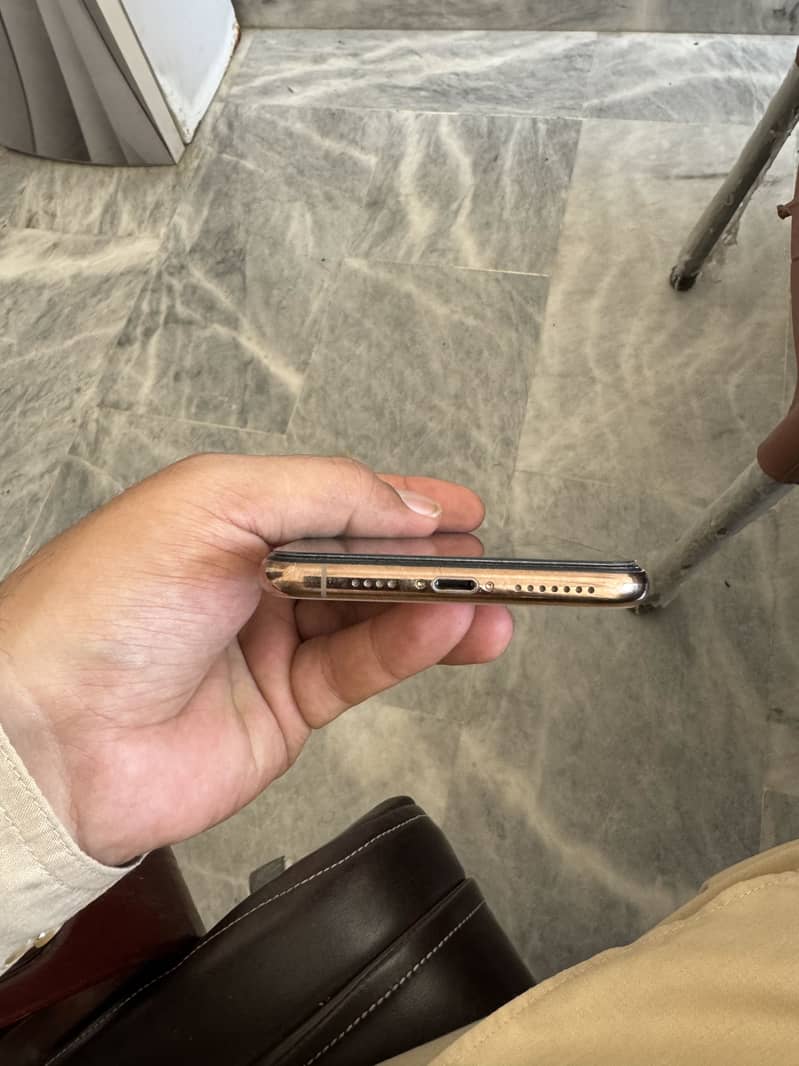 iPhone 11 Pro Max 6