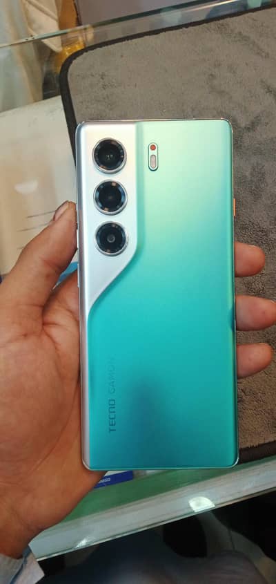 tecno camon 40 pro  orignal condition     urgent sale