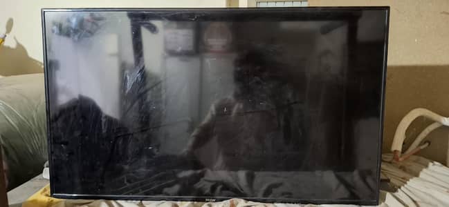 panal khrab hai  orgnal 42inch  ki hai