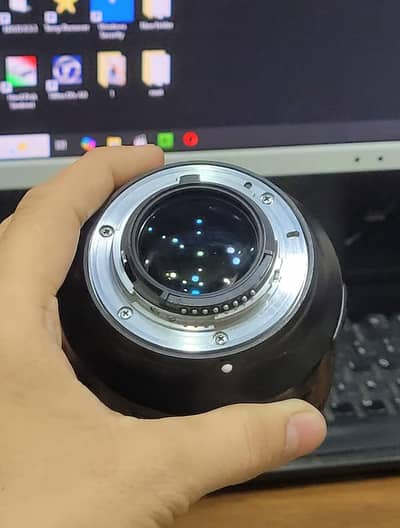 nikon g lens 85mm1.8. . manwal focus only . . auto not warking