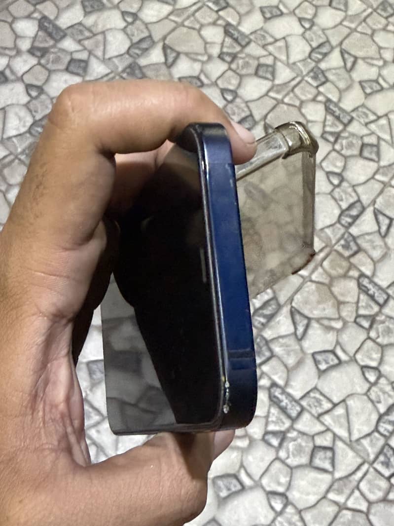 iPhone 12 0