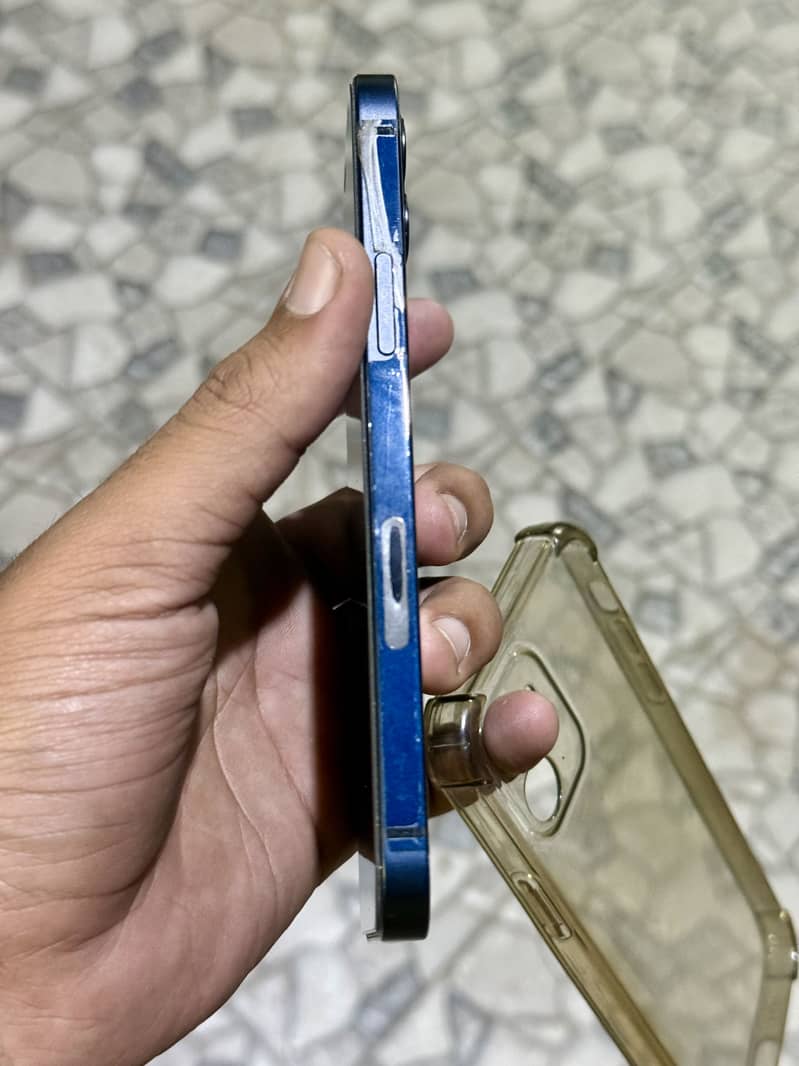 iPhone 12 3