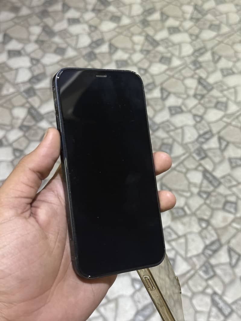 iPhone 12 4