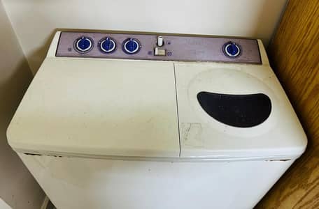 Washing machine with efficient dryer