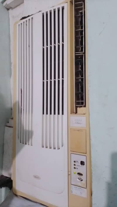 0.75 ton AC in working condition