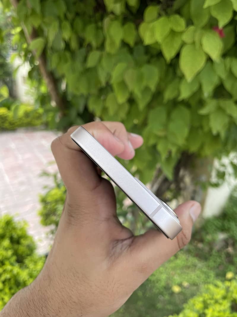 IPHONE 13 4