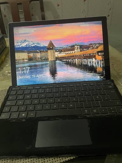 Microsoft Surface Pro 5 – 8GB RAM / 256GB SSD