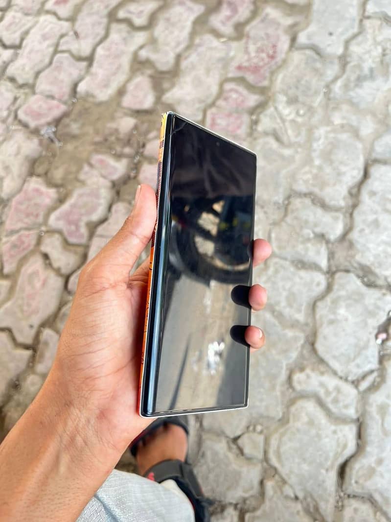 note 10 plus panel 1