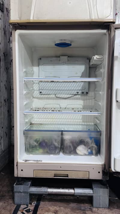 VIP Fridge freezer For Sale All Ok Gurranty