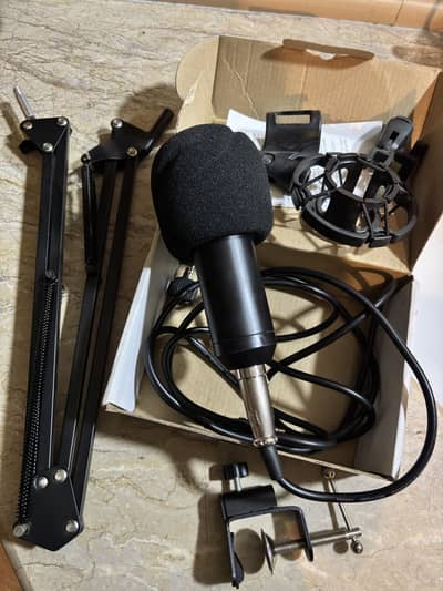 Condensed Microphone With Stand - Black