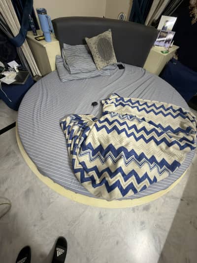 Round bed