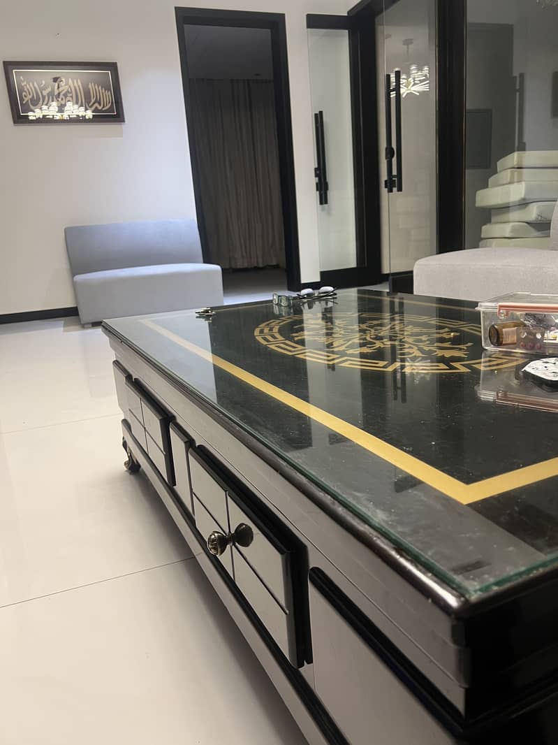 Center table 0