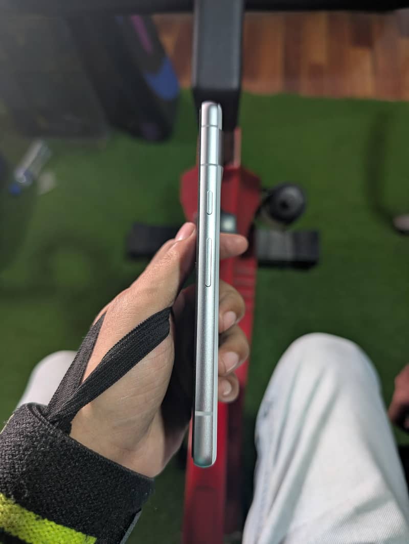 Google Pixel 7a 5