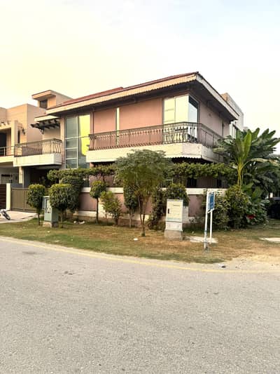 6-Marla Corner House For Sale at Prime Location Near Commercial Park