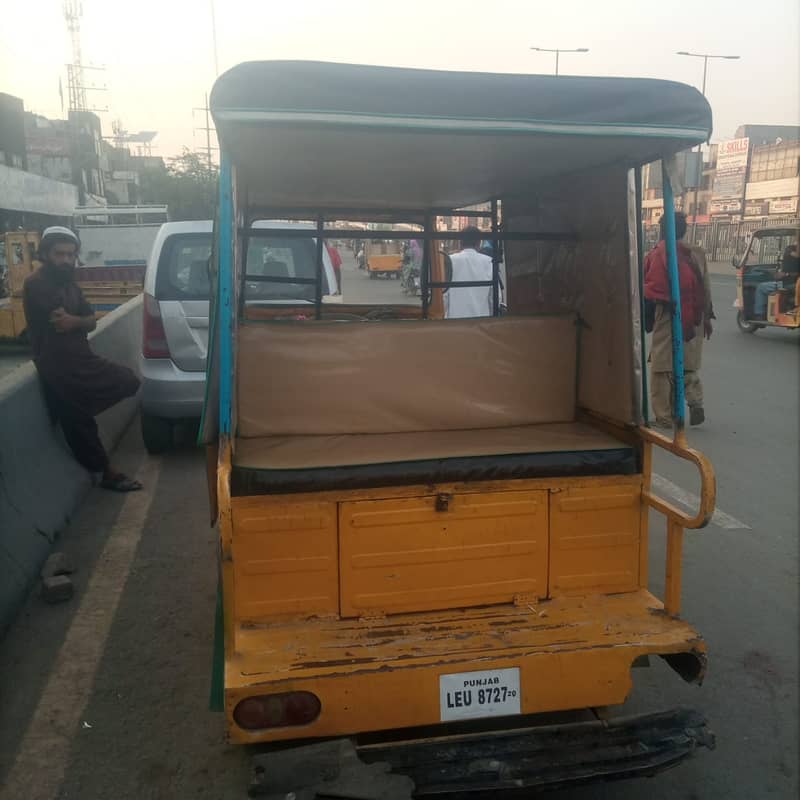 گاڑی/بائیک برائے فروخت  (Model 2020)   بہترین کنڈیشن میں ماڈل 20 0