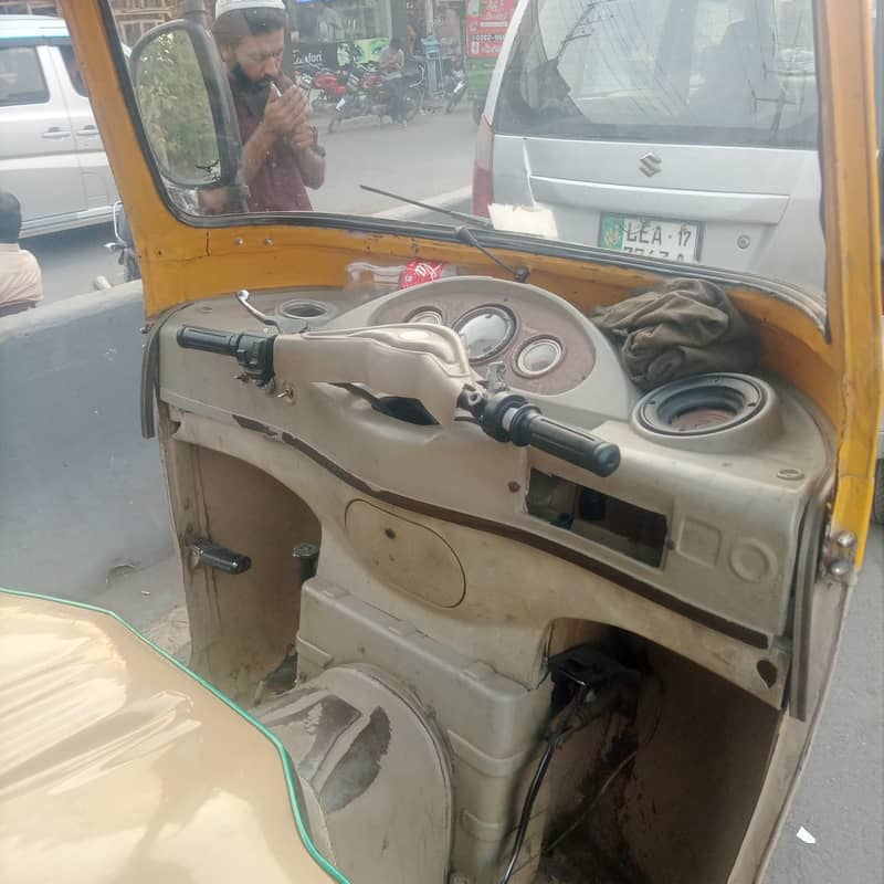 گاڑی/بائیک برائے فروخت  (Model 2020)   بہترین کنڈیشن میں ماڈل 20 4