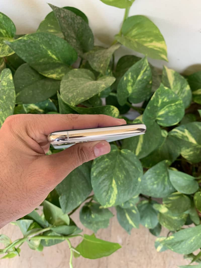 Iphone 11 pro max 4