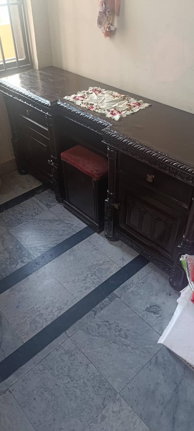 bed with side table and dressing table 4