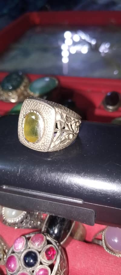 green Sapphire 10crt 9grm sliver ring