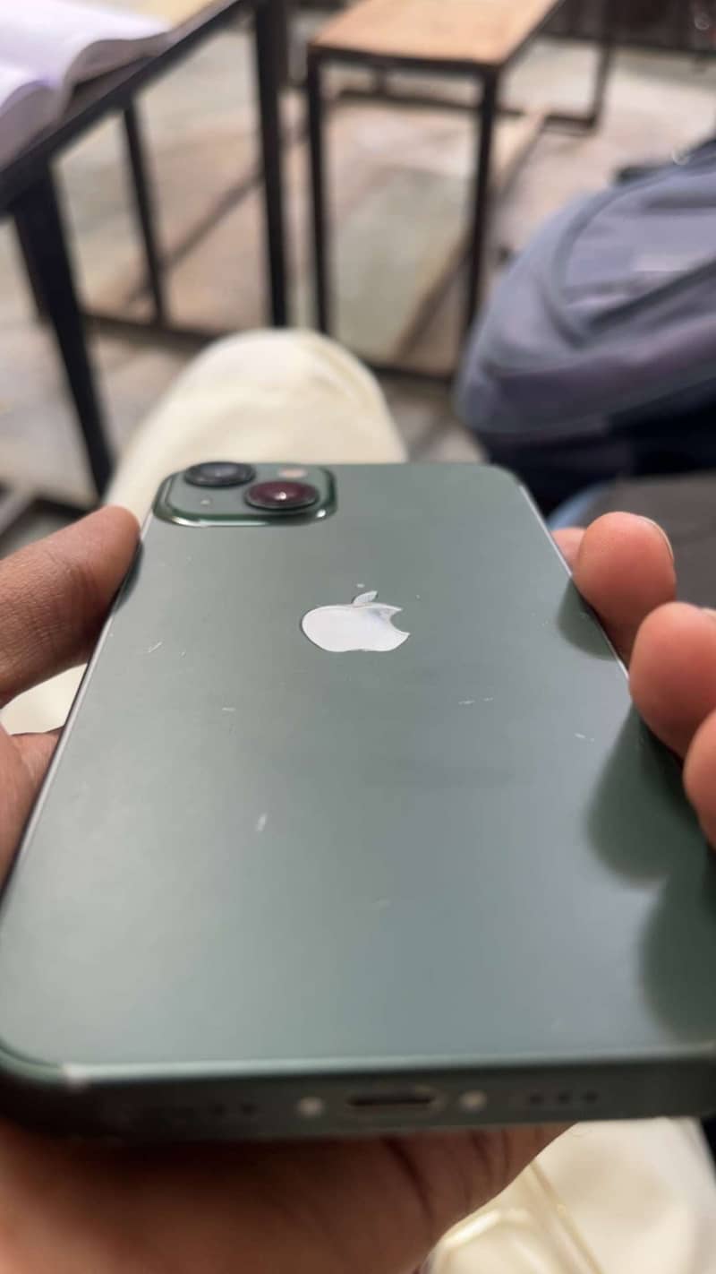 iPhone 13 4