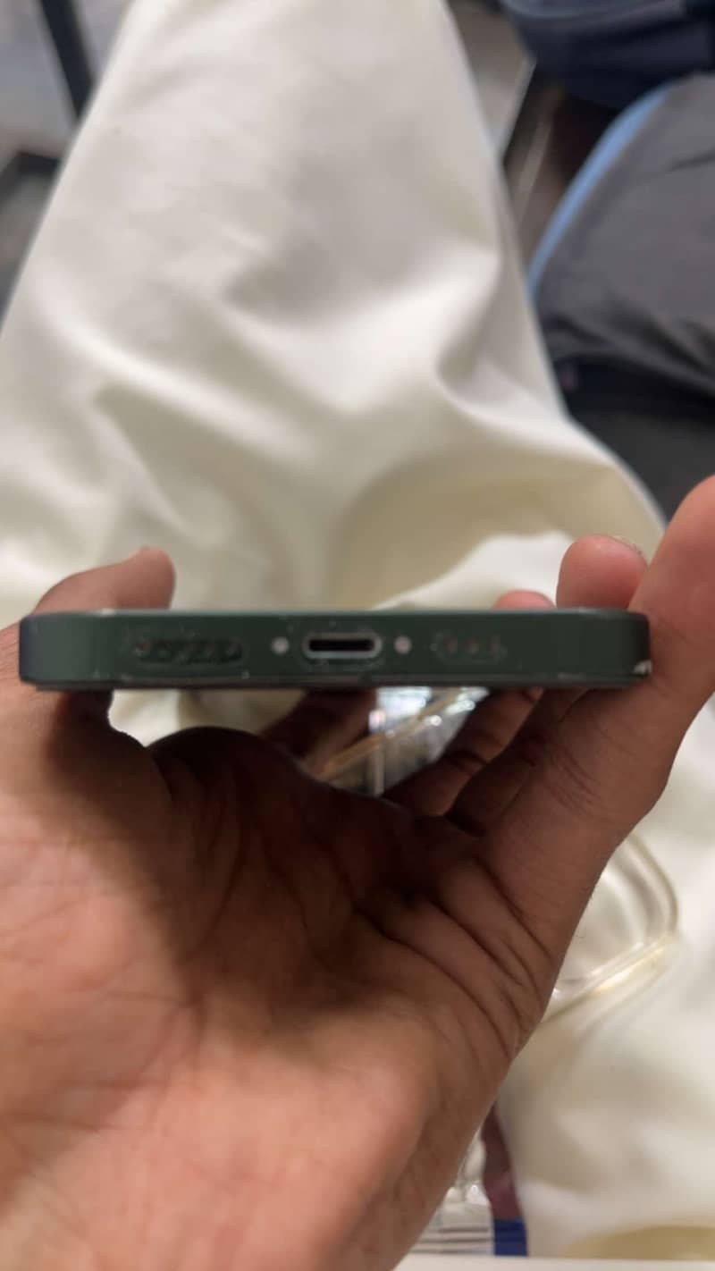 iPhone 13 6