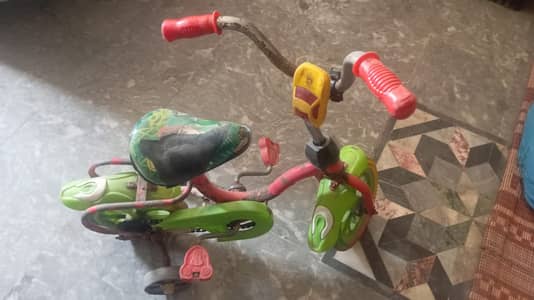 4-5 years old kids bycycle with side wheels