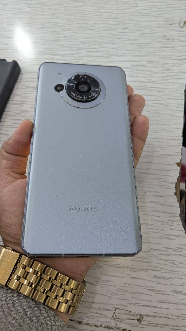 Aquos R7 - Mobile Phones - 1114132470