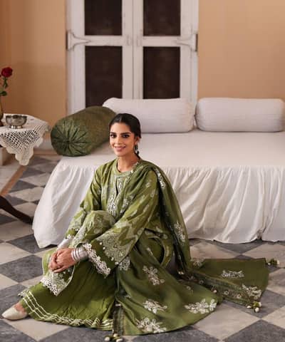 Sapphire 3 Piece Embroiderd Unstitched Suit
