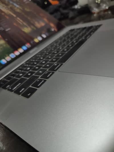 Urgent Selling Mac Book Pro i7-7thG in Branded Condition & Cheap Price