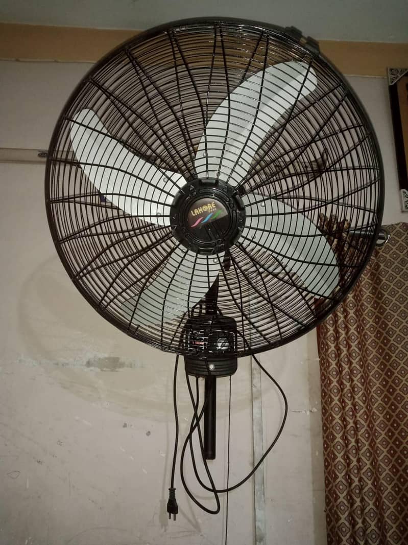 Mega Bracket Fan 0