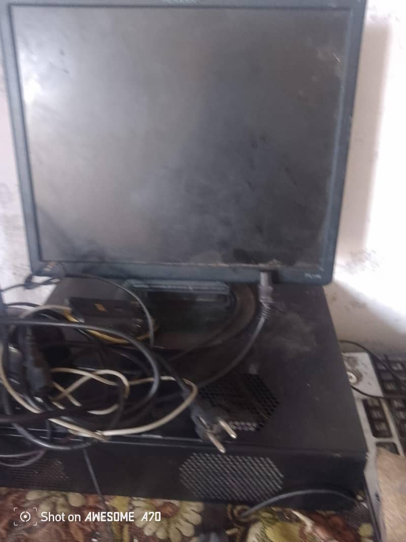 computer screen keyboard speaker 0