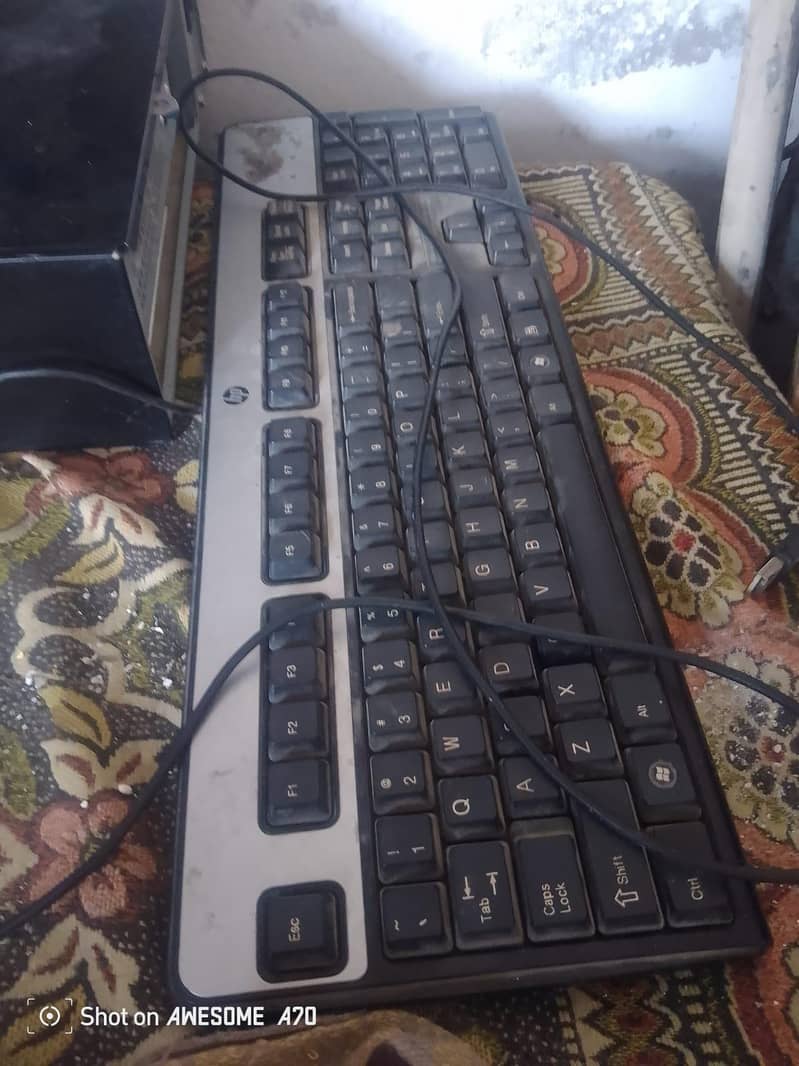 computer screen keyboard speaker 2