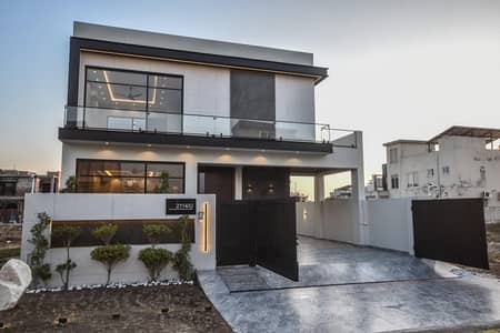 DHA Phase 7 - Block U 10 Marla House Up For sale