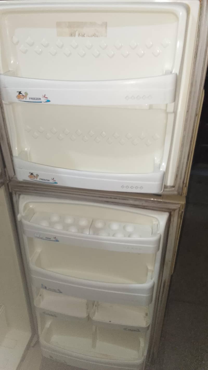 refrigerator 0
