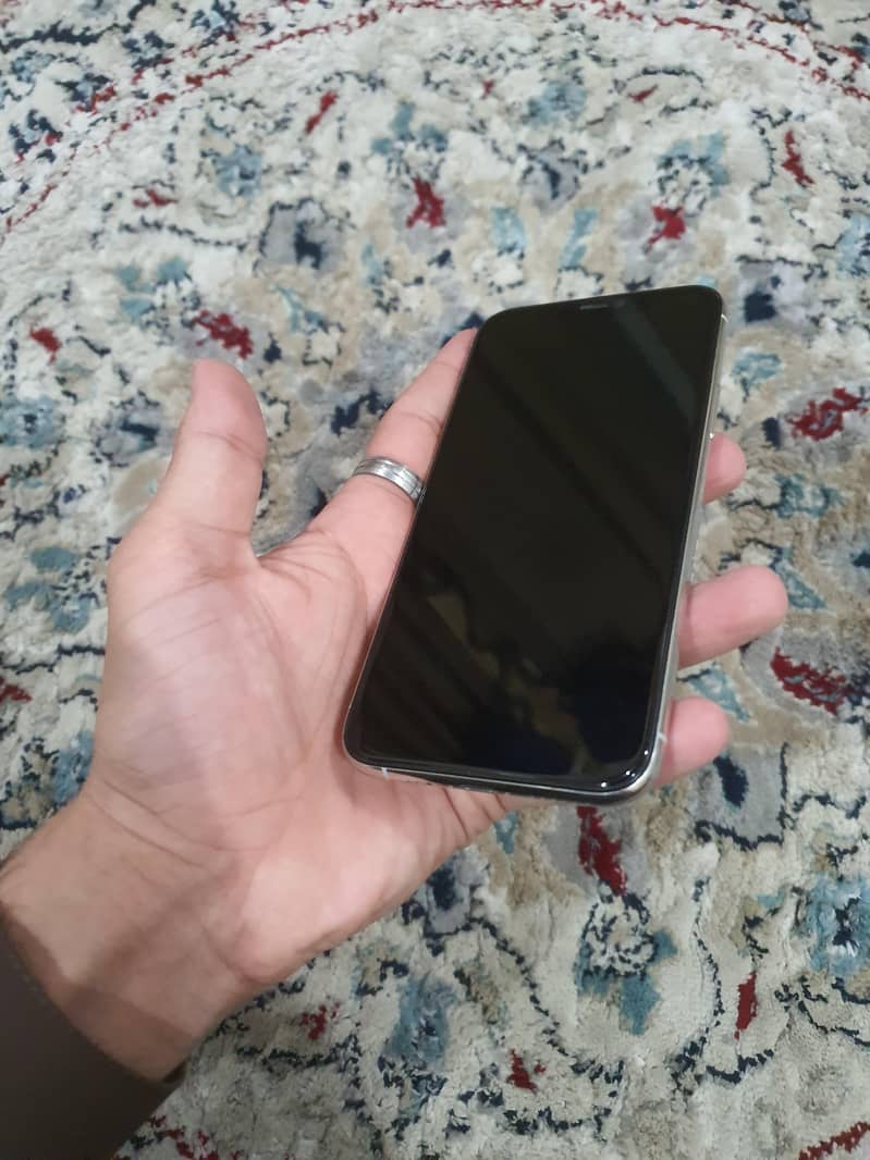 iphone 11 pro 4