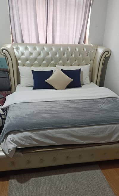 King bed includes 2 sides table/king bed/king bed set/wooden bed