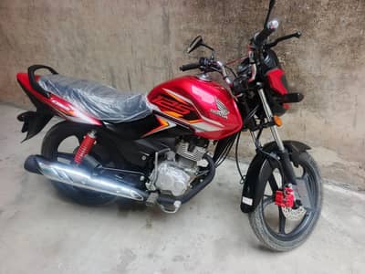Honda CB 125F Lush Condition Only 3000 km driven