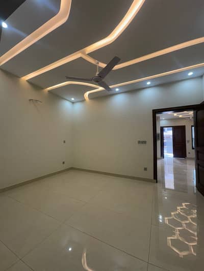 8 MARLA NEW HOUSE FOR SALE IN A BLOCK FAISAL TOWN