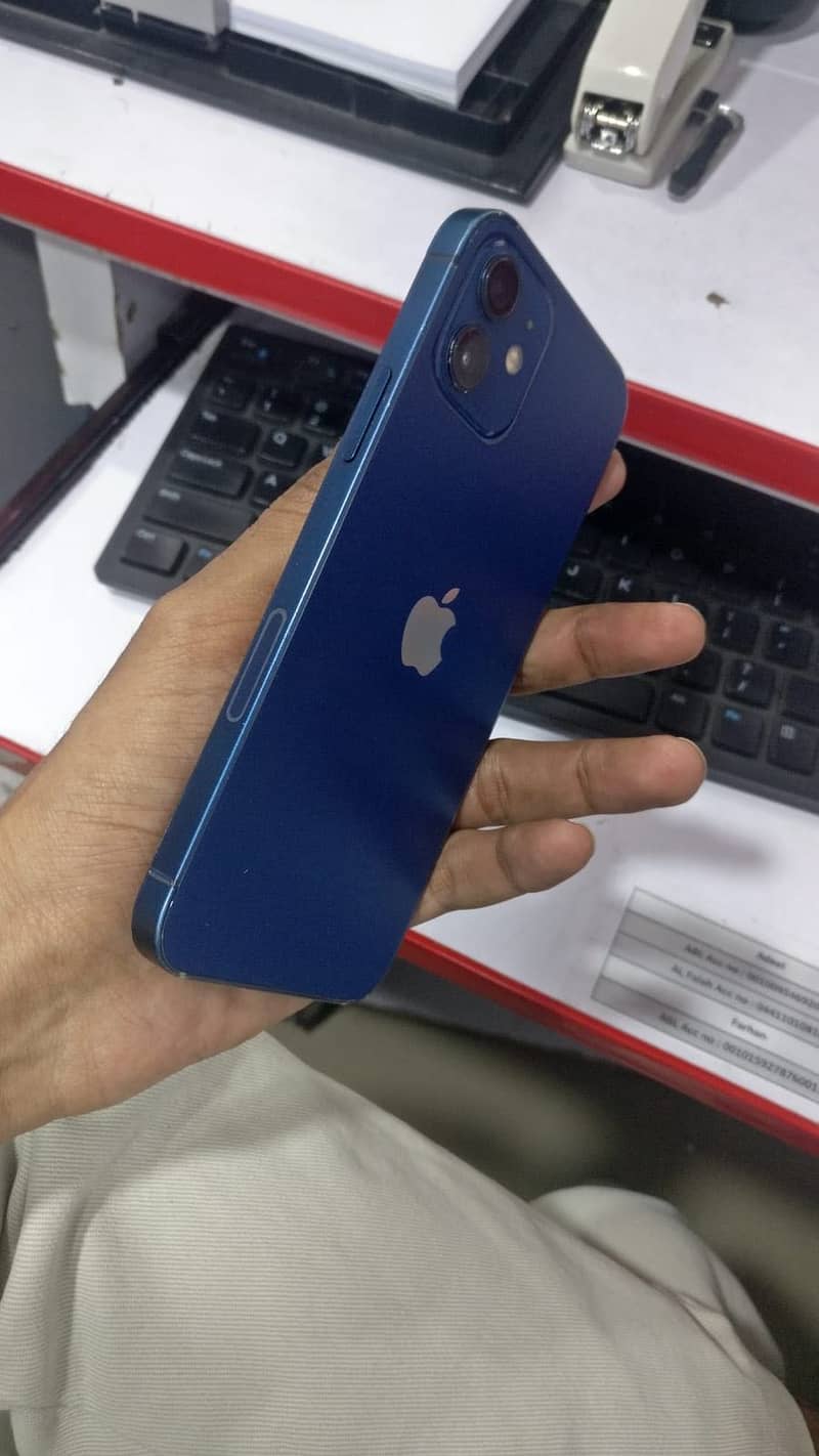 iPhone 12 12