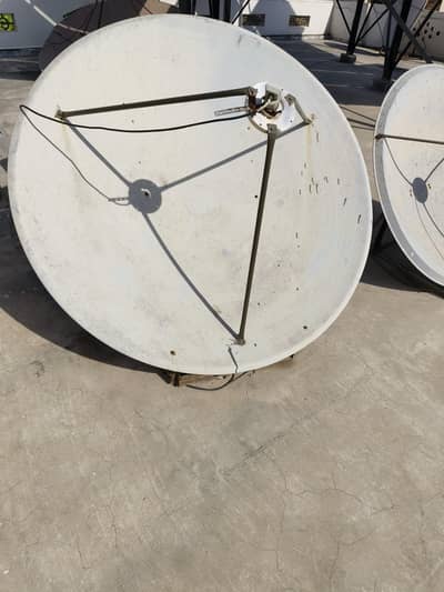HD Dish Antenna 5 ft in Very Good Condition