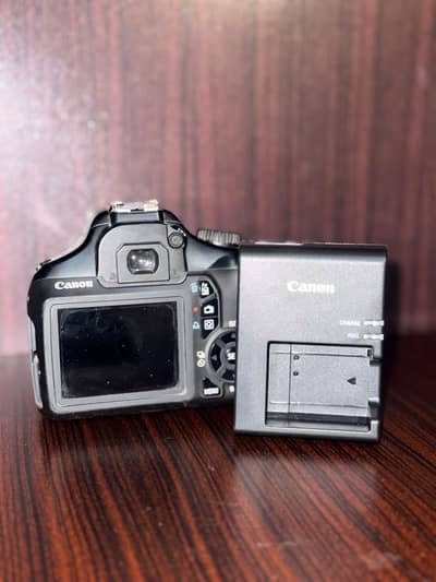 CANON 1100D EOS for sale with new battery and new charger