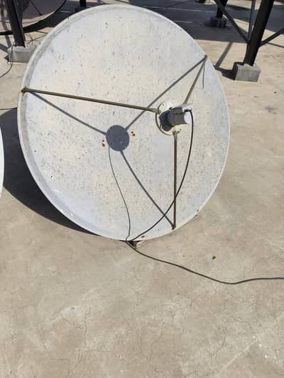 HD Dish Antenna 4 ft Very Good Condition