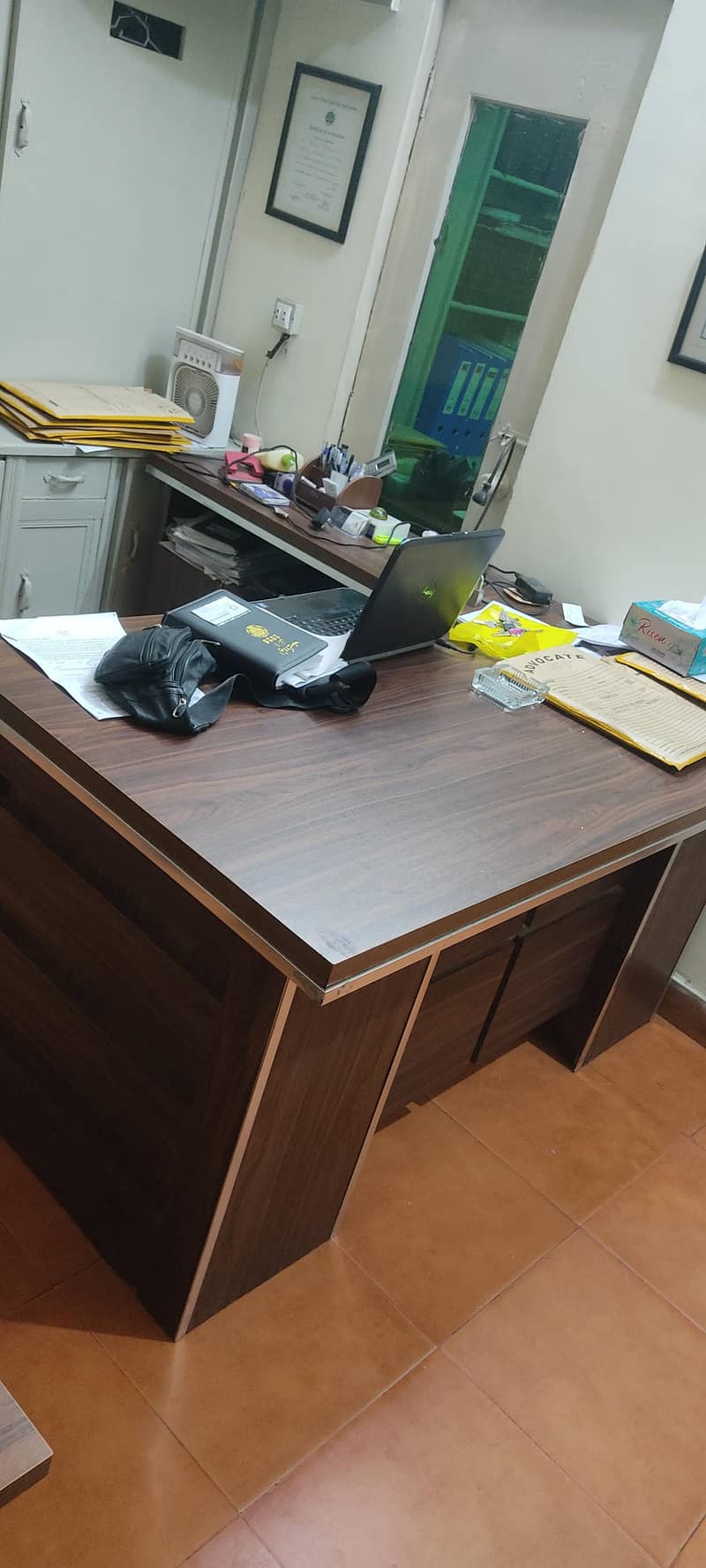 executive table with side table in excellent condition 1