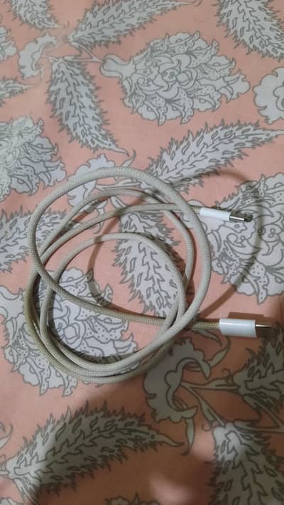 iphone 15 pro orginal cable box pulled out