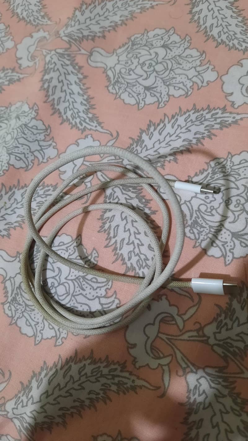 iphone 15 pro orginal cable box pulled out 0
