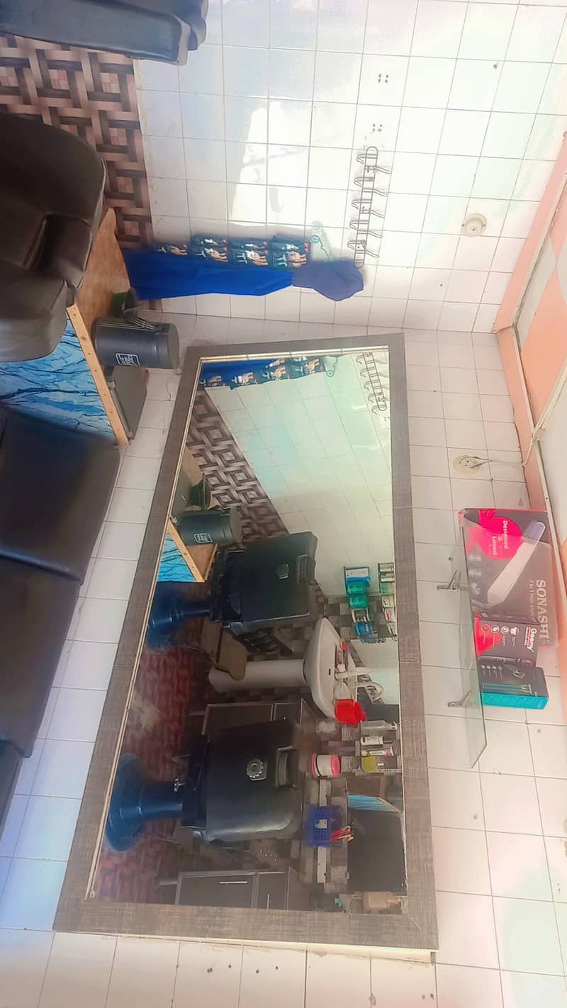 saloon 4
