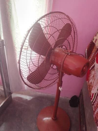 Pedestal fan full speed and 20kg weight